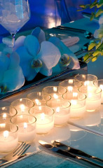 Candlelit tablesetting with blue tones